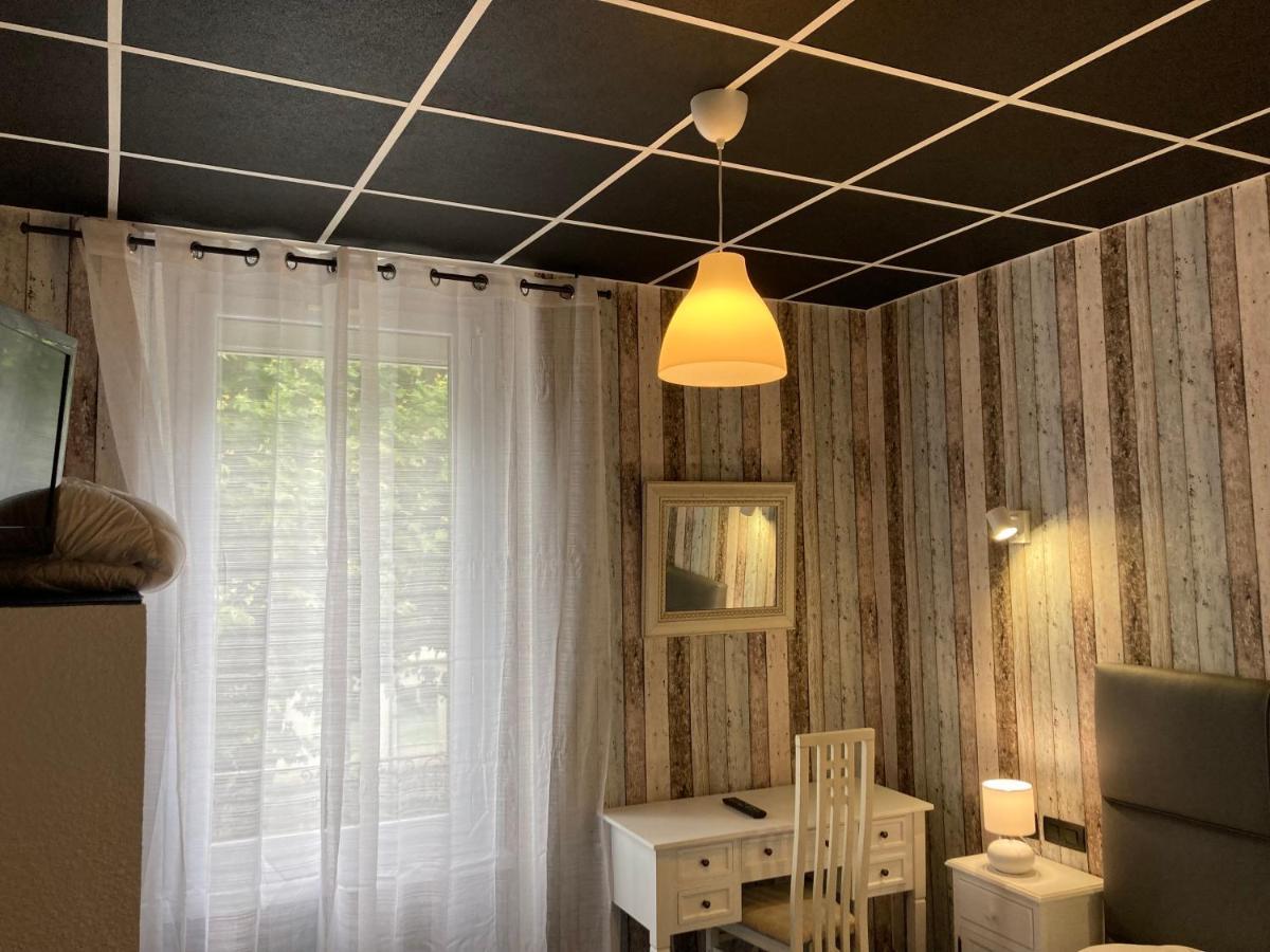 Hotel Le Faisan Монлюсон Экстерьер фото