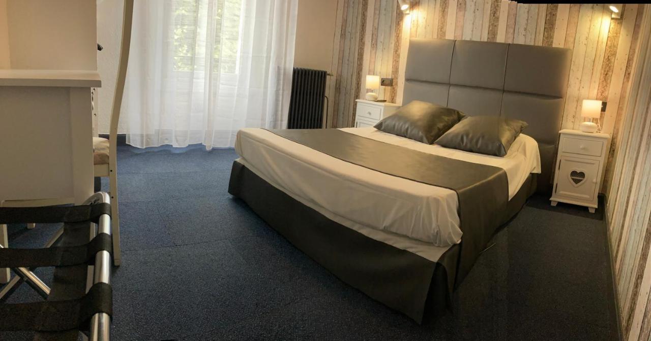 Hotel Le Faisan Монлюсон Экстерьер фото