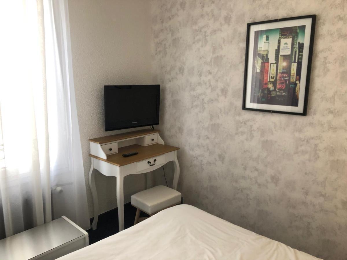 Hotel Le Faisan Монлюсон Экстерьер фото