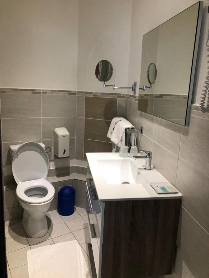 Hotel Le Faisan Монлюсон Экстерьер фото